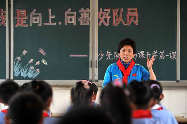 虽然是首次挑战数字角色，但是郭京飞成熟的表演节奏和台词处理，从表情、形体、到声音，完美适配了特效，令《流浪地球》视效团队的徐建总忍不住称赞道，;他是一个表演天才